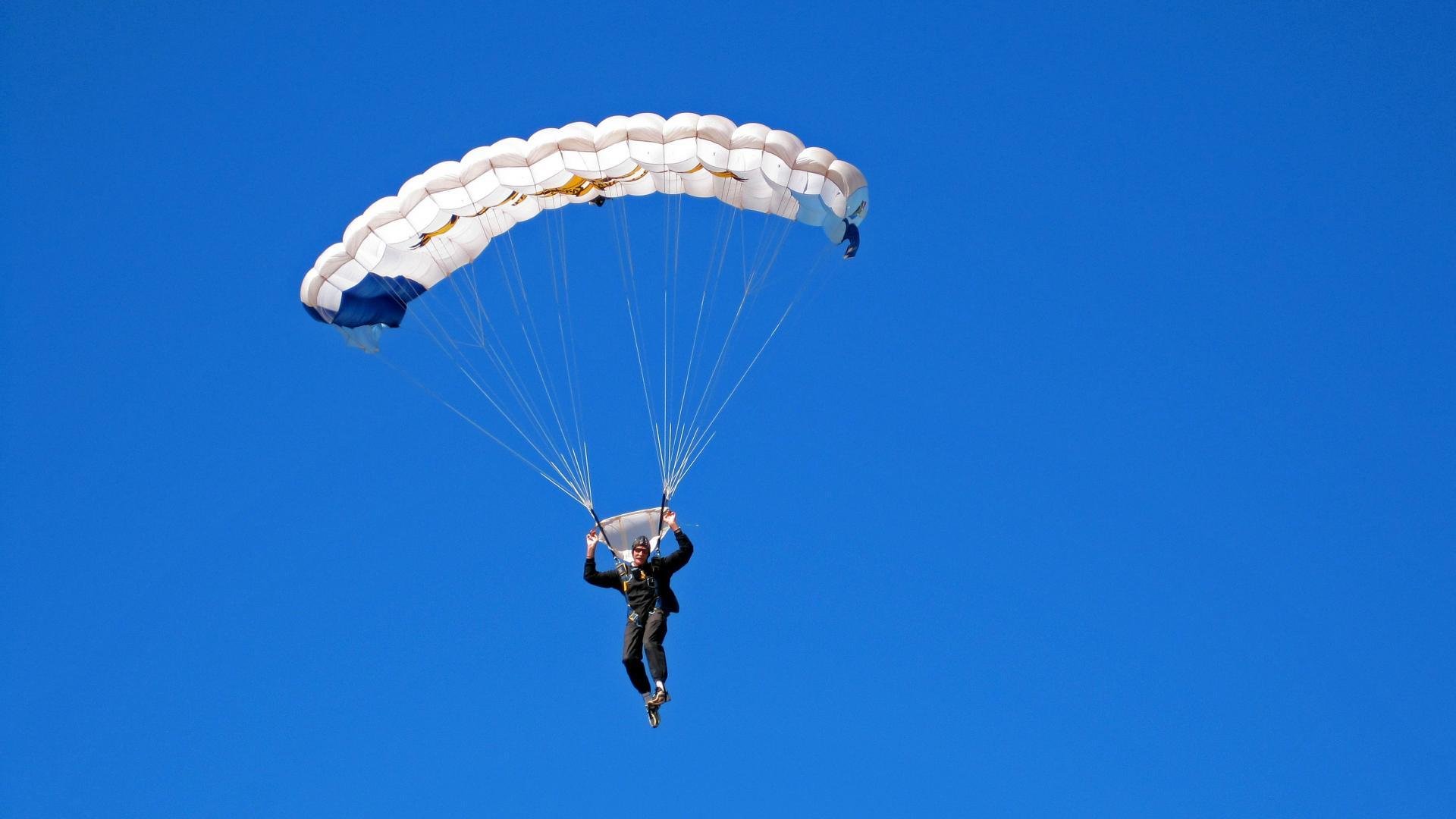 田径巨星打破尘封十年世界纪录，创造历史新篇章